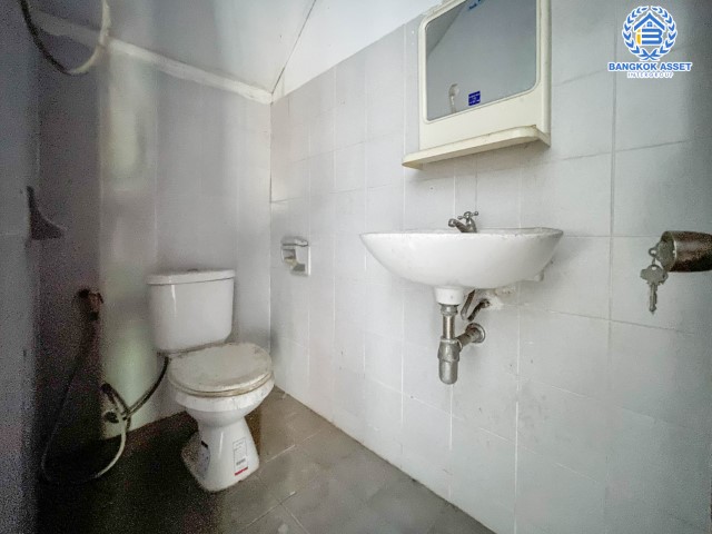 *****ทาวน์โฮมมือสองย่านนนทบุรี ม.ชุมชนวัดสำโรง บางกรวย-ไทรน้อย เนื้อที่กว้างขวางถึง 23.4 ตร.ว. ฟังก์ชัน 3 ห้องนอน 3 ห้องน้ำ 1 ที่จอดรถ บ้านทำเลดี เพียง 10 นาทีก็ถึงรถไฟฟ้าสายสีแดง "สถานีบางบำหรุ" ราคาถูดที่สุดในโครงการ! ห้ามพลาด!